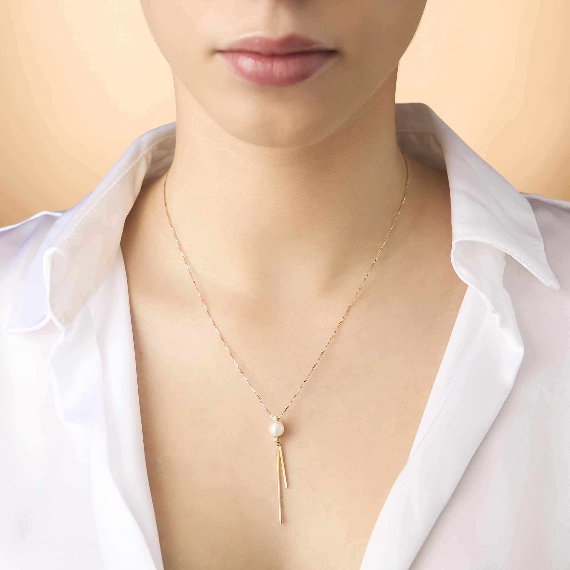 Halsband i 14K massivt guld med rytmisk form, designat för vardag, tid och långsiktigt bärande.