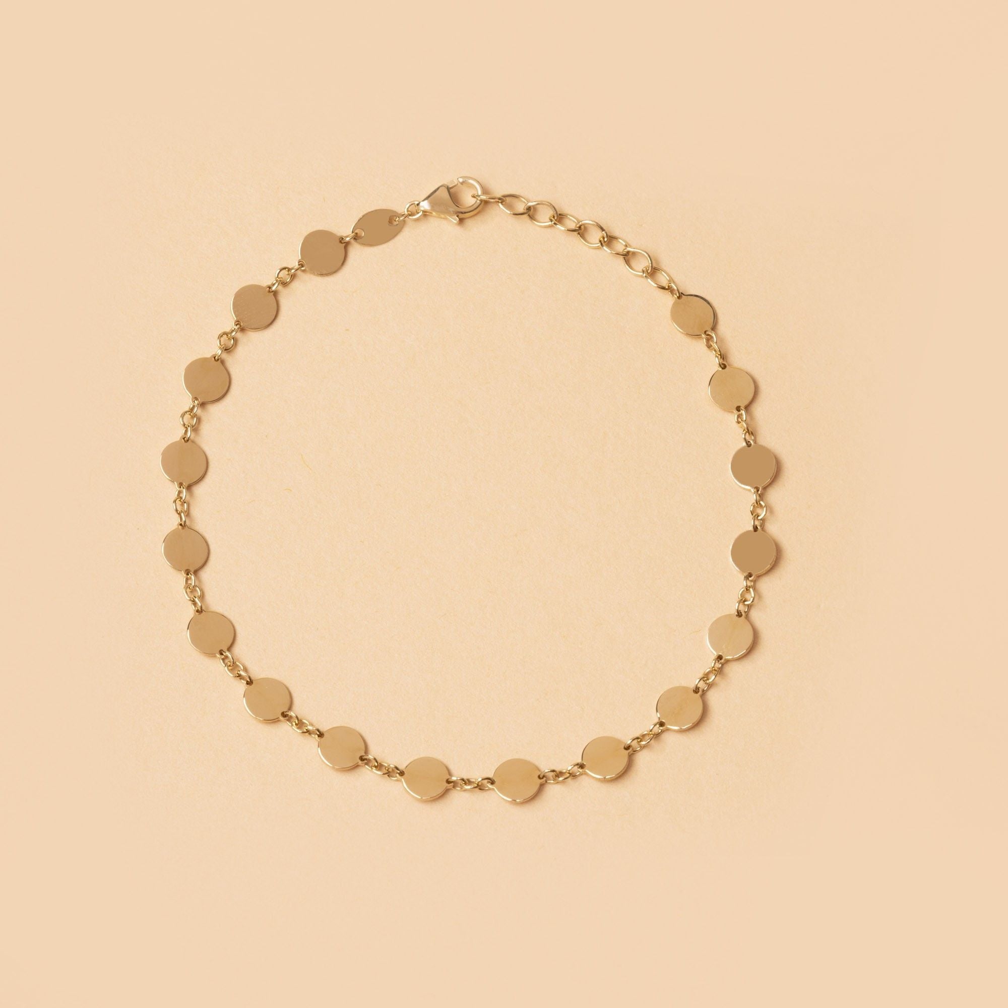 Gyllene Cirkel armband i 14K guld – cirkellänkat smycke med polerad finish | Nock Studios