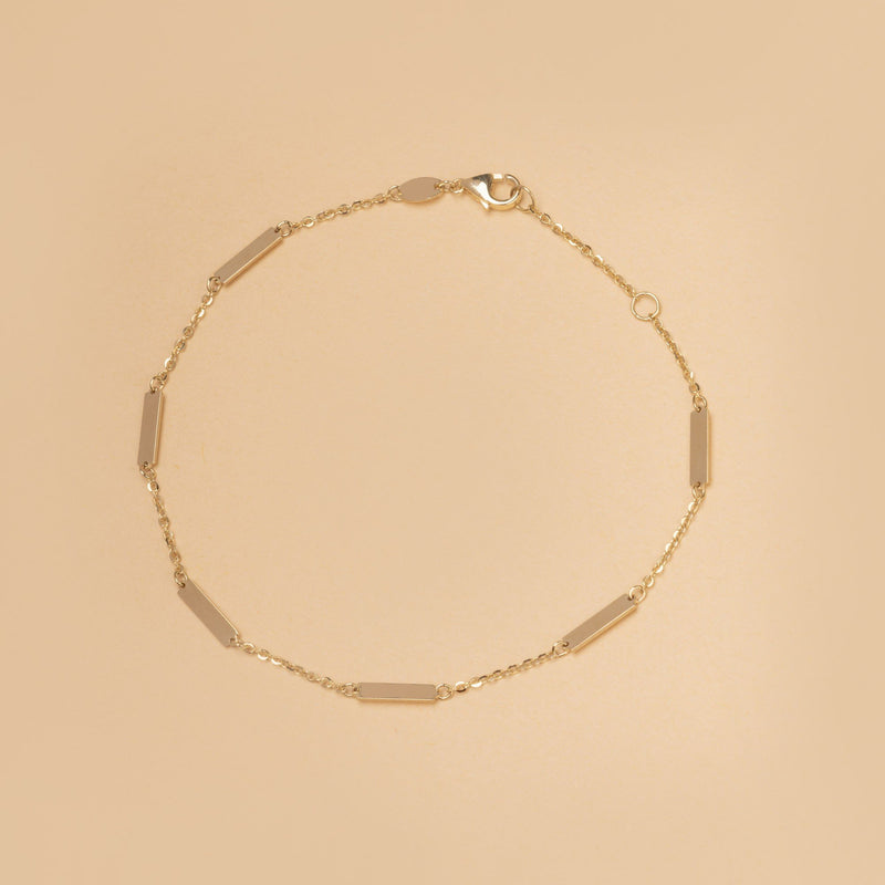 Momentum Armband i 14K Guld – Rektangulära detaljer symboliserar riktning och rytm | Nock Studios