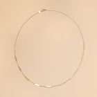 Momentum Halsband i 14K massivt guld från Nock Studios – minimalistisk design med rektangulära detaljer.