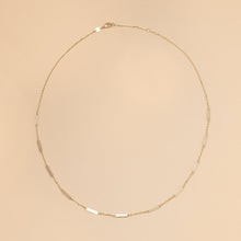 Momentum Halsband i 14K massivt guld från Nock Studios – minimalistisk design med rektangulära detaljer.